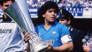 Diego Maradona trong màu áo Napoli