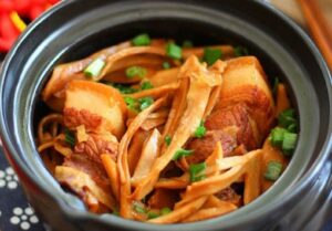 thịt ba chỉ kho măng khô