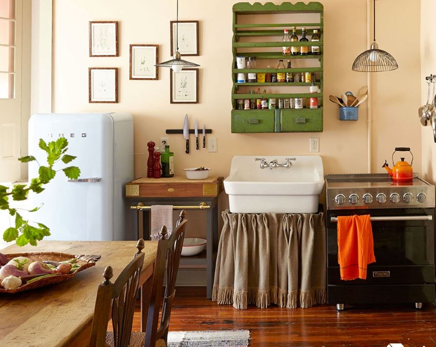 phòng ăn sử dụng gỗ tái chế theo phong cách xưa